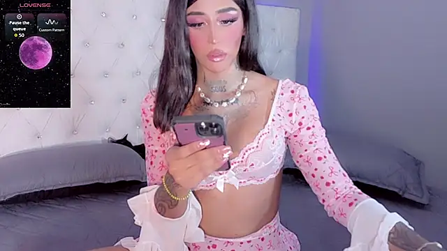 Snapshot of Shiirleysweet chatting on 07-17-26, 10:40 Shiirleysweet online show from 07-17-26, 10:40