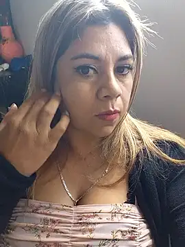 Laura-Hernandez online show from 01-15-26, 01:36