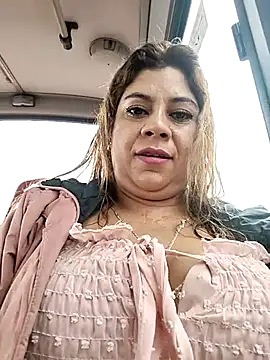 Snapshot of Laura-Hernandez chatting on 10-14-25, 03:12 Laura-Hernandez online show from 10-14-25, 03:12