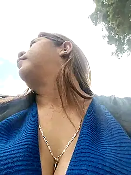 Snapshot of Laura-Hernandez chatting on 10-01-25, 03:27 Laura-Hernandez online show from 10-01-25, 03:27