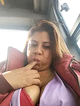 Snapshot of Laura-Hernandez chatting on 02-17-25, 01:44 Laura-Hernandez online show from 02-17-25, 01:44