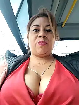 Snapshot of Laura-Hernandez chatting on 03-21-25, 03:57 Laura-Hernandez online show from 03-21-25, 03:57