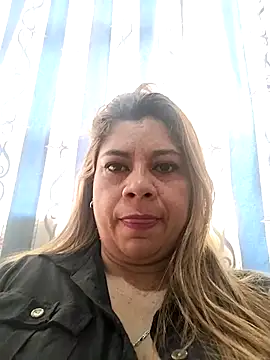 Snapshot of Laura-Hernandez chatting on 09-21-25, 02:33 Laura-Hernandez online show from 09-21-25, 02:33