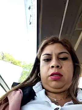 Laura-Hernandez online show from 06-12-26, 02:04
