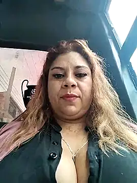 Snapshot of Laura-Hernandez chatting on 02-24-25, 03:42 Laura-Hernandez online show from 02-24-25, 03:42