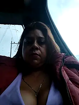 Snapshot of Laura-Hernandez chatting on 02-17-25, 10:16 Laura-Hernandez online show from 02-17-25, 10:16