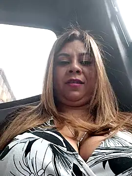 Laura-Hernandez online show from 10-30-25, 03:42