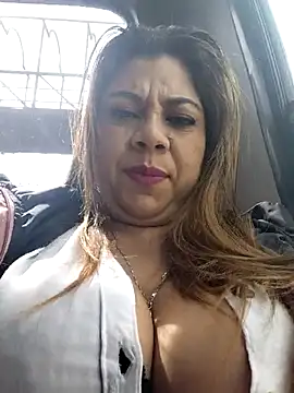 Laura-Hernandez online show from 10-29-25, 02:27