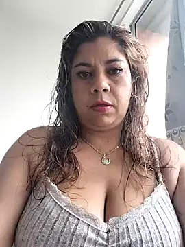 Laura-Hernandez online show from 07-08-26, 05:02