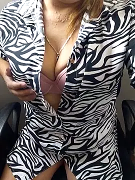 Laura-Hernandez online show from 02-09-26, 03:21