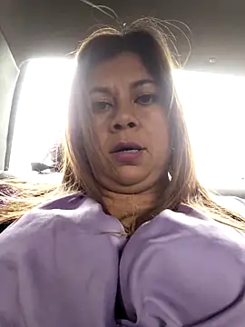 Laura-Hernandez online show from 11-13-25, 04:22