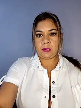 Snapshot of Laura-Hernandez chatting on 10-21-25, 02:16 Laura-Hernandez online show from 10-21-25, 02:16