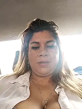 Snapshot of Laura-Hernandez chatting on 09-28-25, 03:08 Laura-Hernandez online show from 09-28-25, 03:08