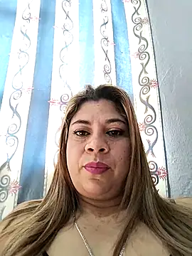 Snapshot of Laura-Hernandez chatting on 09-11-25, 03:01 Laura-Hernandez online show from 09-11-25, 03:01