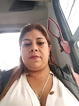 Snapshot of Laura-Hernandez chatting on 02-26-25, 06:04 Laura-Hernandez online show from 02-26-25, 06:04