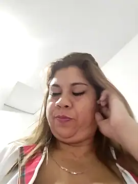 Snapshot of Laura-Hernandez chatting on 02-18-25, 05:42 Laura-Hernandez online show from 02-18-25, 05:42