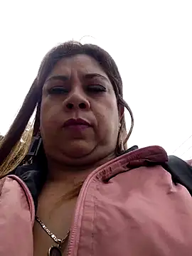 Laura-Hernandez online show from 10-31-25, 02:46