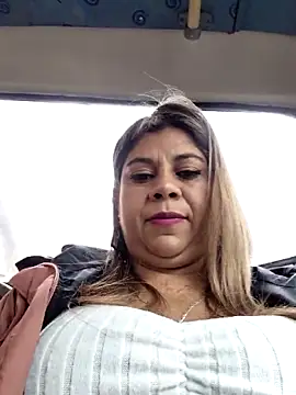 Laura-Hernandez online show from 11-25-25, 02:39