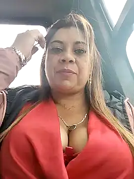 Snapshot of Laura-Hernandez chatting on 02-11-25, 02:35 Laura-Hernandez online show from 02-11-25, 02:35