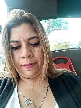 Snapshot of Laura-Hernandez chatting on 10-10-25, 02:07 Laura-Hernandez online show from 10-10-25, 02:07