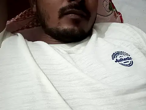 Snapshot of Bigcocks01 chatting on 12-28-24, 03:48 Bigcocks01 online show from 12-28-24, 03:48