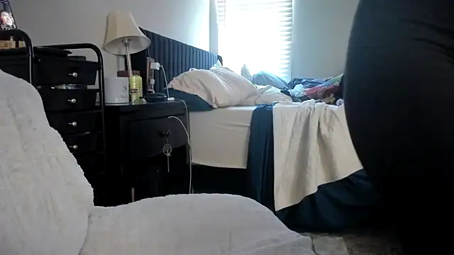 bigb00tyjudyyX online show from 11-04-25, 01:59