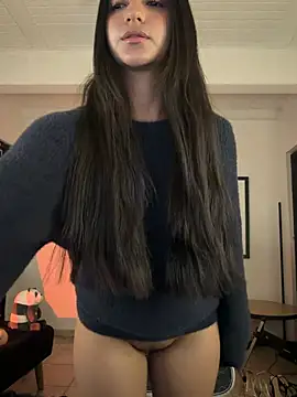 Snapshot of aly_golden_ chatting on 06-18-26, 02:22 aly golden online show from 06-18-26, 02:22