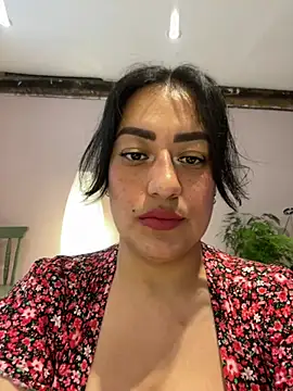 Snapshot of Alma- chatting on 06-19-26, 10:10 Alma- online show from 06-19-26, 10:10