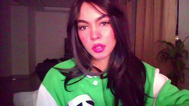 Kiri Cutee online show from 11-16-25, 04:06