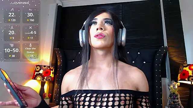 Kenia Fox online show from 01-14-25, 07:11