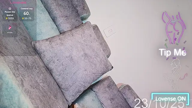 Kenia Fox online show from 10-24-25, 06:01