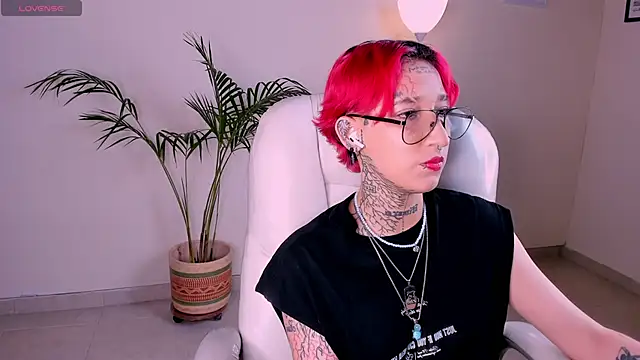 ravengreen  online show from 02-06-25, 02:22