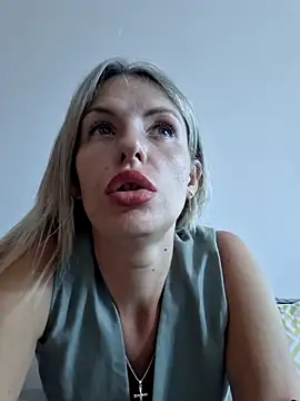 YourJuliena online show from 03-03-25, 01:12