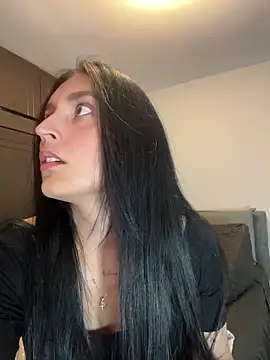 Snapshot of Valentina_cartier chatting on 09-09-25, 01:05 Valentina cartier online show from 09-09-25, 01:05