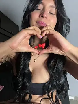 Snapshot of Valentina_cartier chatting on 03-08-25, 12:55 Valentina cartier online show from 03-08-25, 12:55
