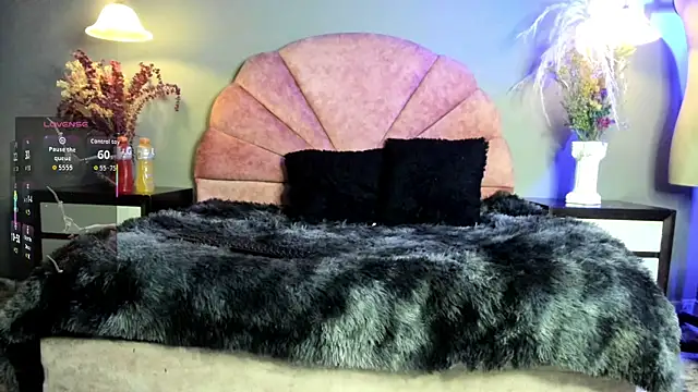 Alliemilky online show from 11-12-25, 03:43