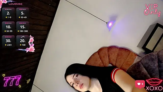 Snapshot of Alliemilky chatting on 04-21-26, 07:09 Alliemilky online show from 04-21-26, 07:09