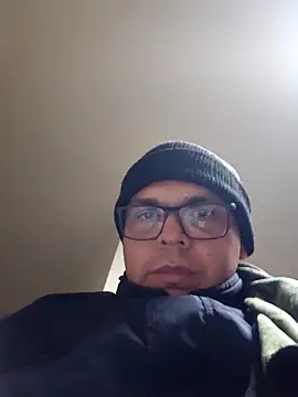 Snapshot of Camilo-31RI chatting on 05-27-26, 01:57 Camilo-31RI online show from 05-27-26, 01:57