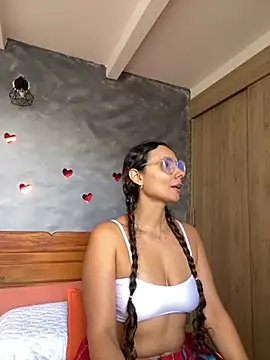 Snapshot of MafeeRoss chatting on 02-26-26, 06:08 MafeeRoss online show from 02-26-26, 06:08