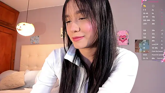 Maia W10 online show from 05-11-26, 12:17