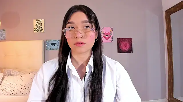 Maia W10 online show from 05-26-26, 12:14