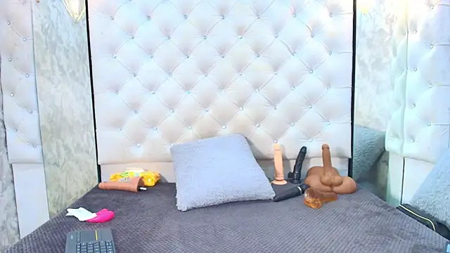 VALENTINA3x online show from 03-11-26, 03:33