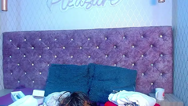 VALENTINA3x online show from 11-16-25, 03:44