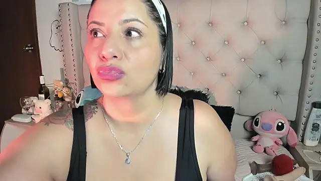 AngeleRoux online show from 10-13-25, 06:37