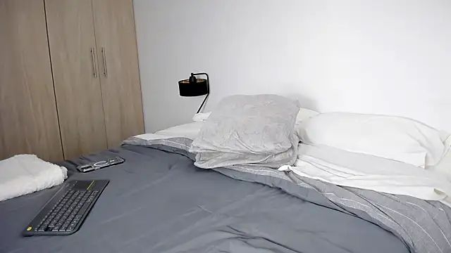 Snapshot of Bella_rossinii_ chatting on 02-27-26, 02:01 Bella rossinii online show from 02-27-26, 02:01