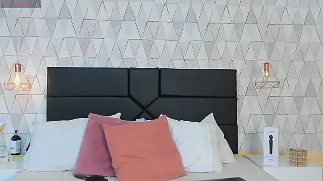 JustinePerry online show from 12-23-25, 03:28