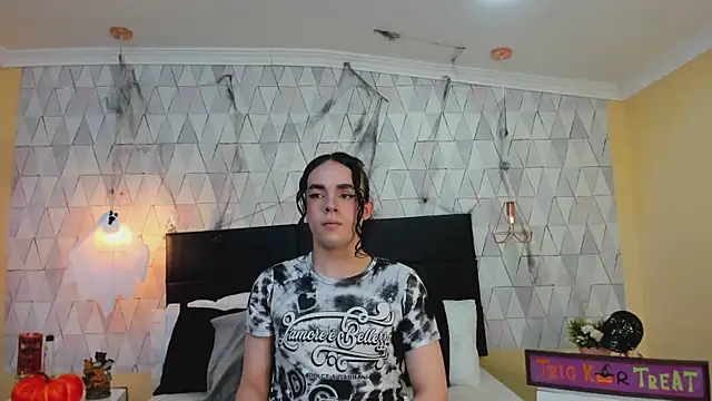 JustinePerry online show from 10-22-25, 03:50