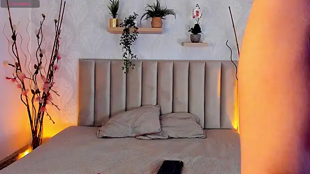 Snapshot of franchescamm chatting on 02-16-25, 01:03 franchescamm online show from 02-16-25, 01:03