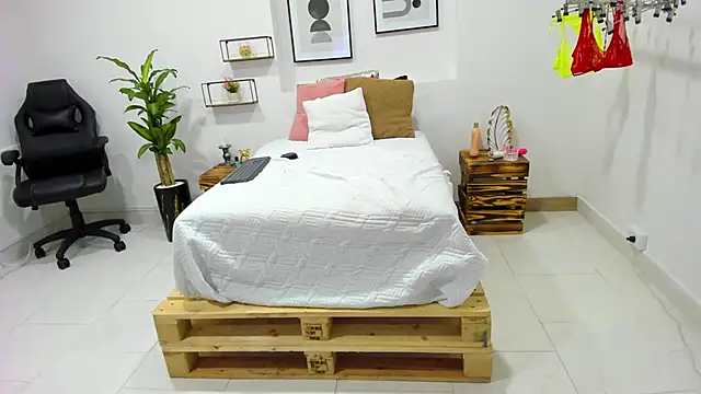 Snapshot of afrodita_martinez chatting on 01-24-25, 09:28 afrodita martinez online show from 01-24-25, 09:28