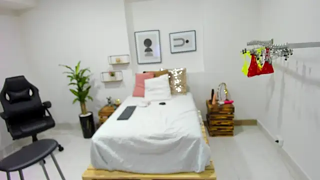 Snapshot of afrodita_martinez chatting on 01-21-25, 12:50 afrodita martinez online show from 01-21-25, 12:50